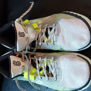 Men Kyrie Flytrap 5 Sneakers